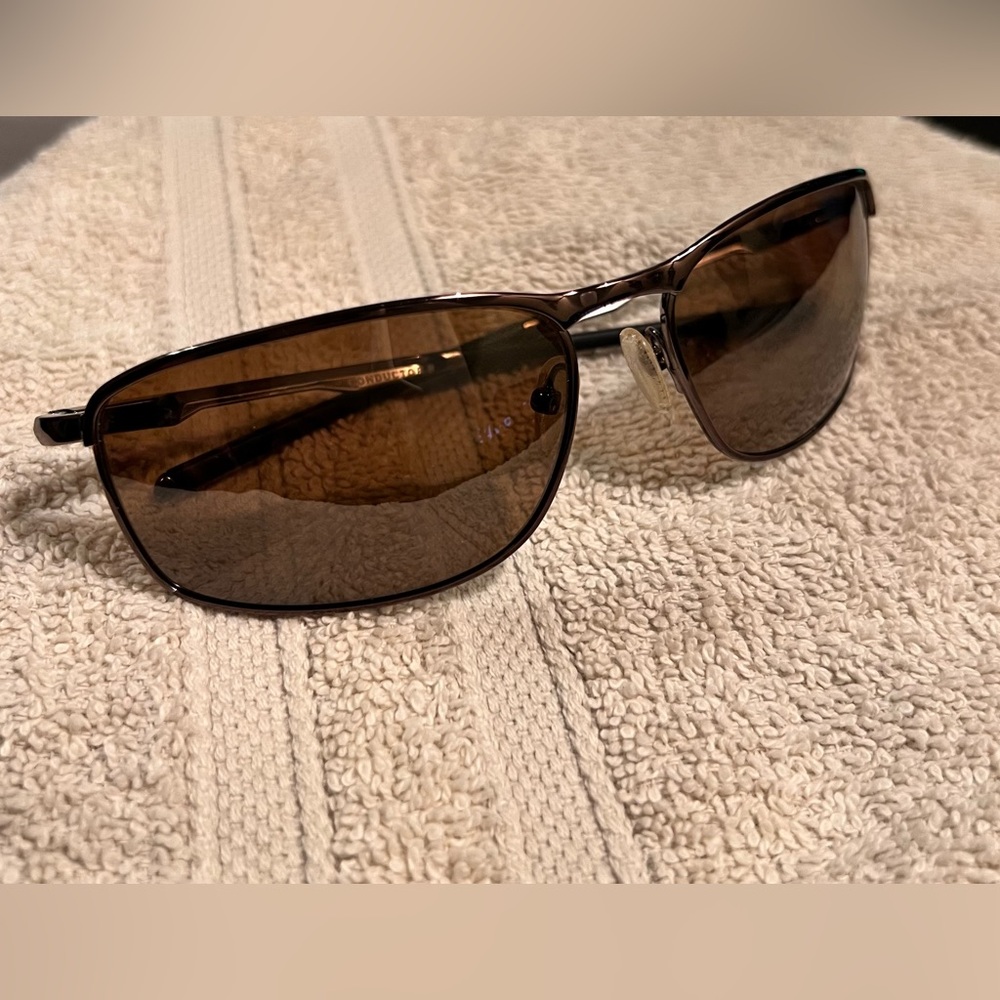 Iconic 2016 OAKLEY COLLECTION OO4107-03 CONDUCTOR 8 Tungsten sunglasses.